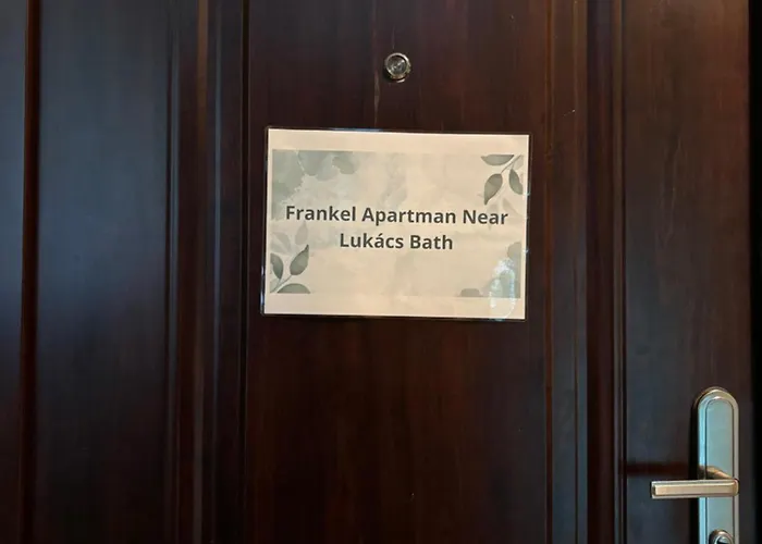 Frankel Near Lukacs Bath 아파트 *